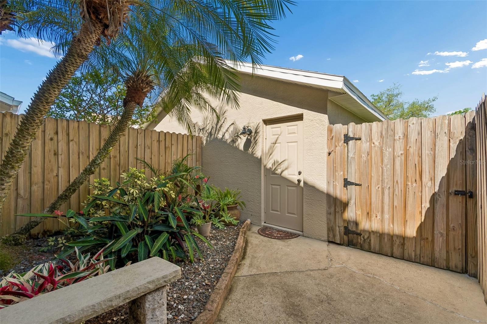 18529 PEBBLE LAKE CT, TAMPA, FL, 33647