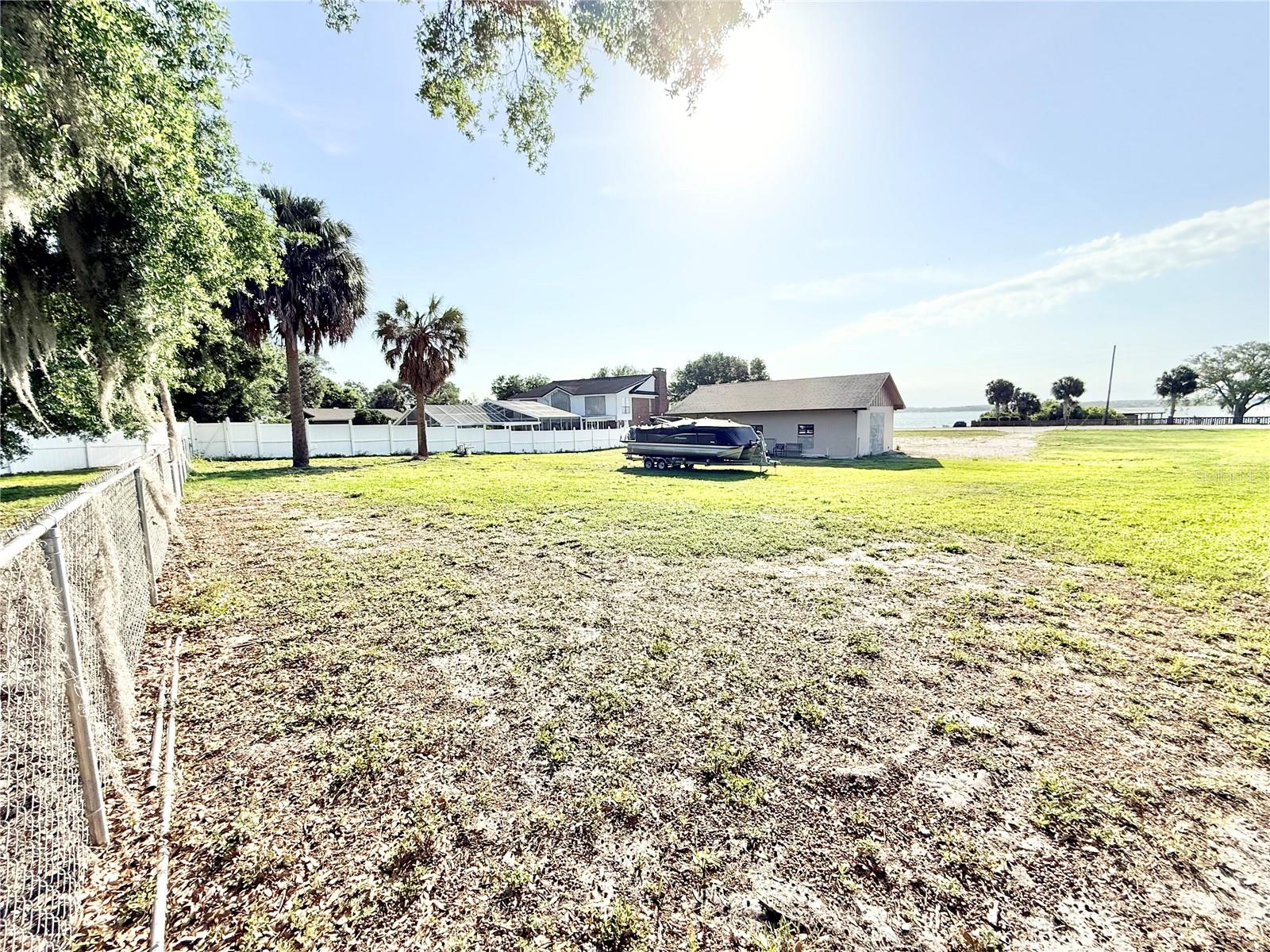 3155 LAKESHORE DR, MOUNT DORA, FL, 32757