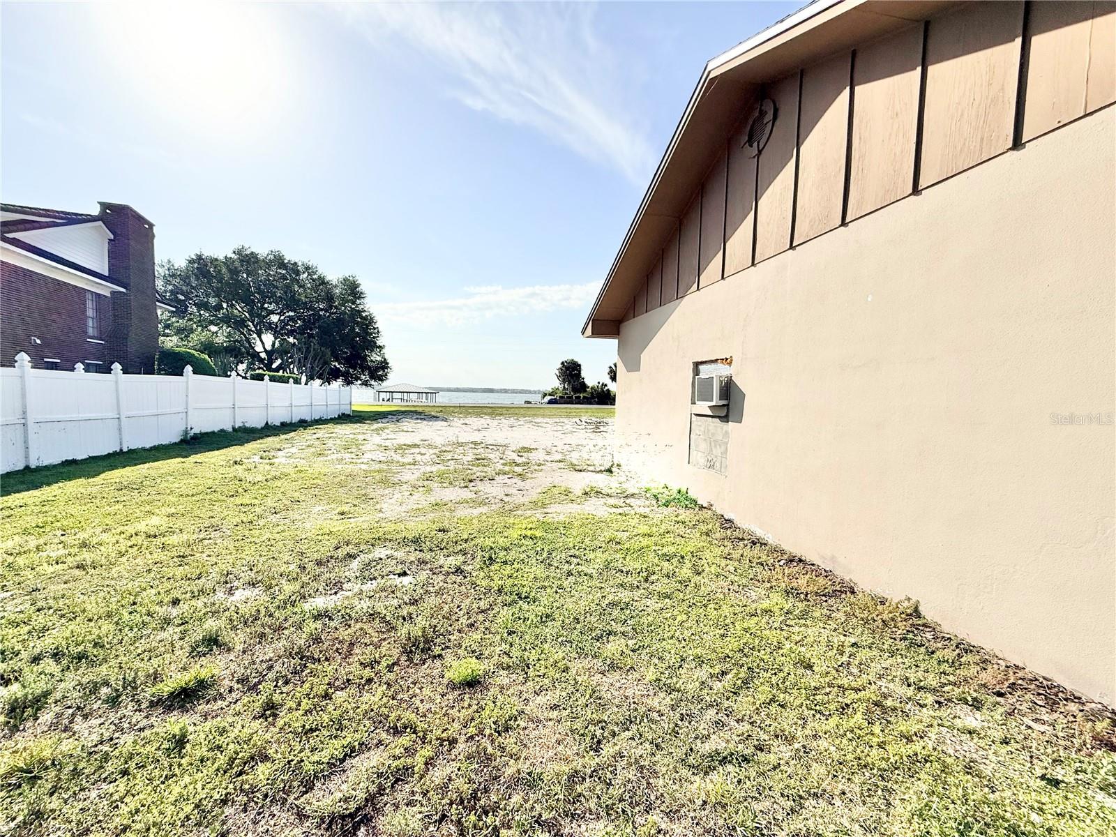 3155 LAKESHORE DR, MOUNT DORA, FL, 32757