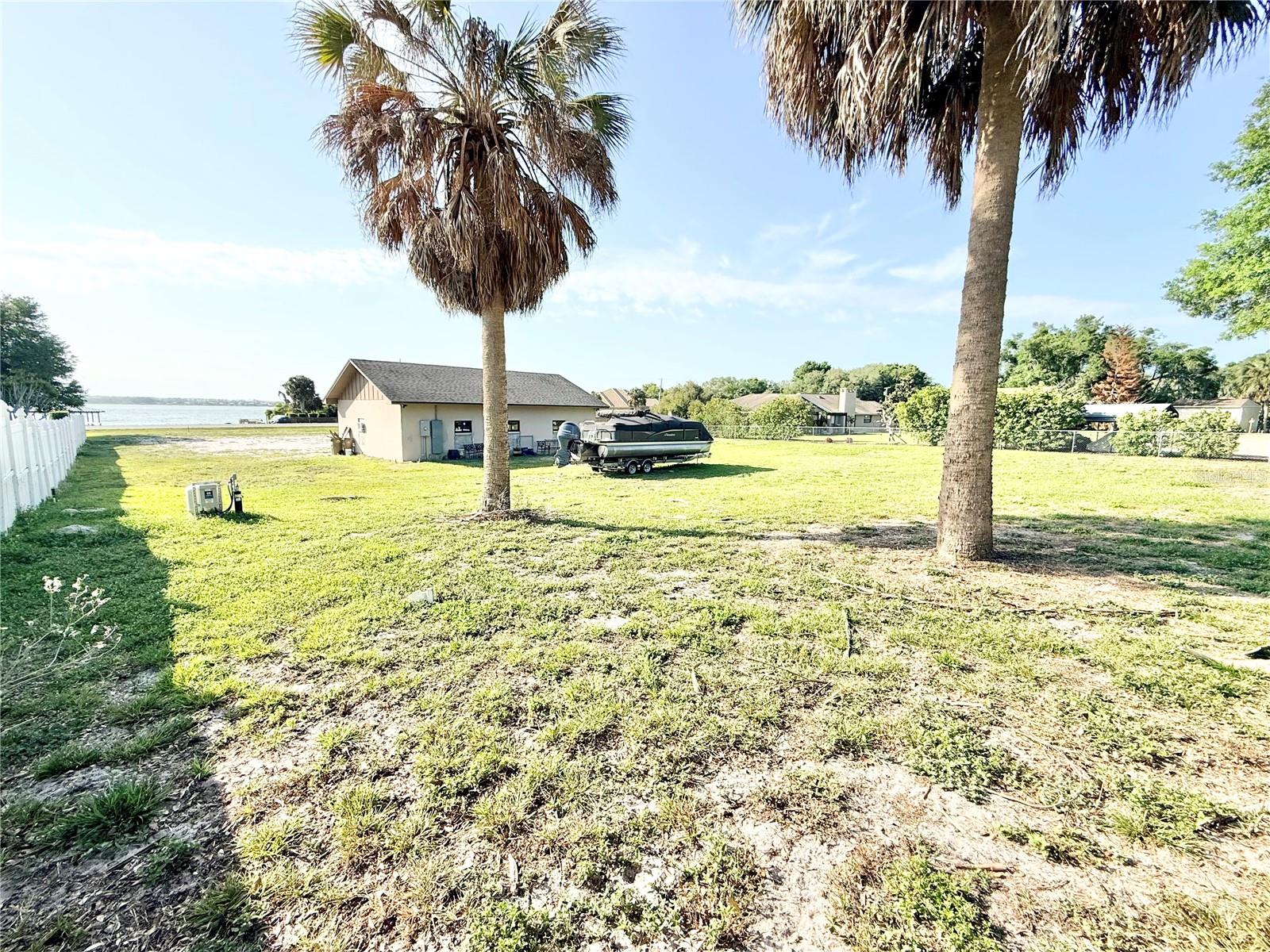 3155 LAKESHORE DR, MOUNT DORA, FL, 32757