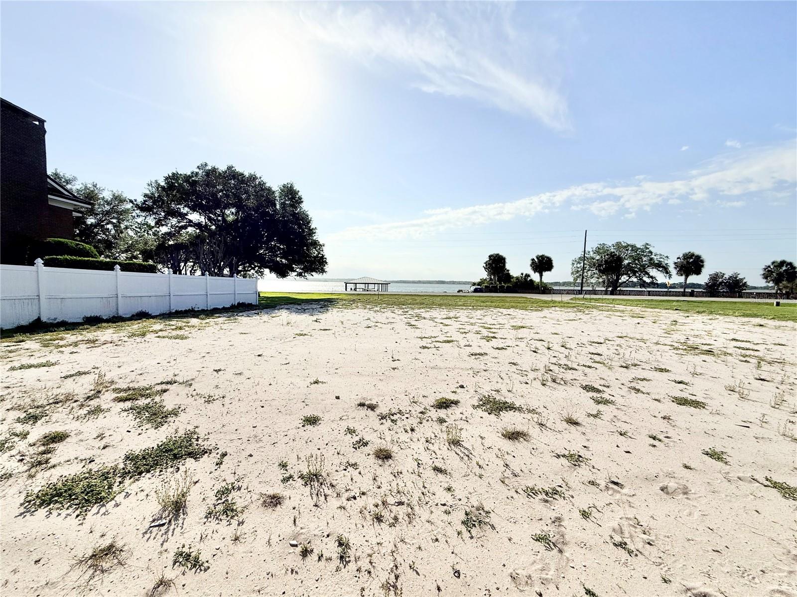 3155 LAKESHORE DR, MOUNT DORA, FL, 32757