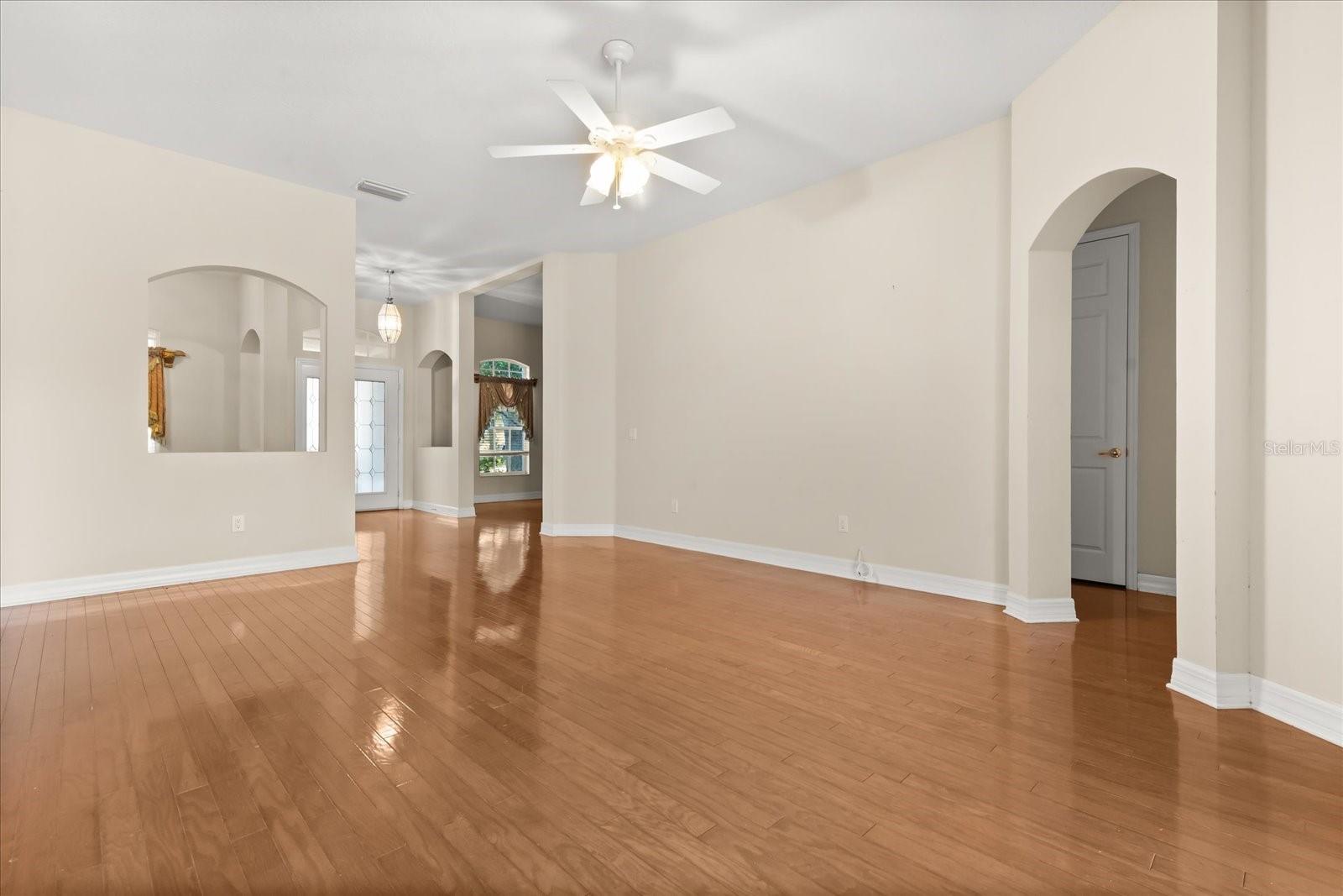 19027 DOVE CREEK DR, TAMPA, FL, 33647