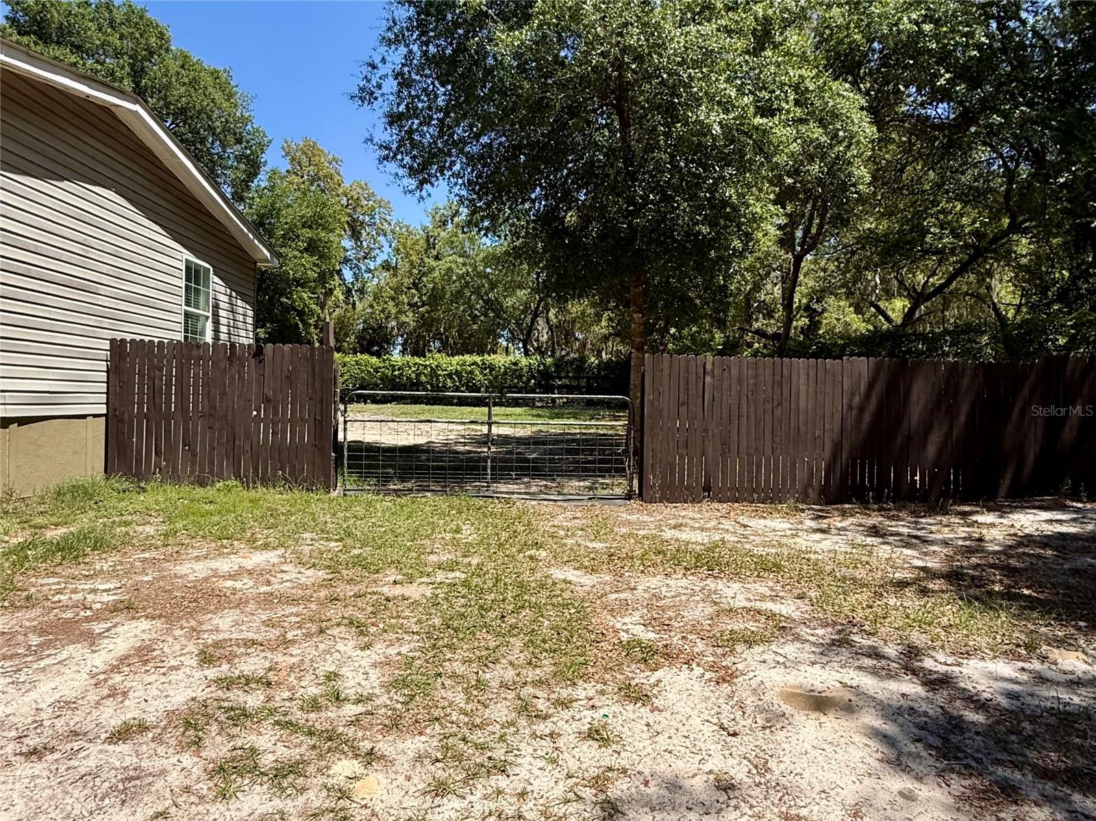 9711 SE HIGHWAY 464C, OCKLAWAHA, FL, 32179