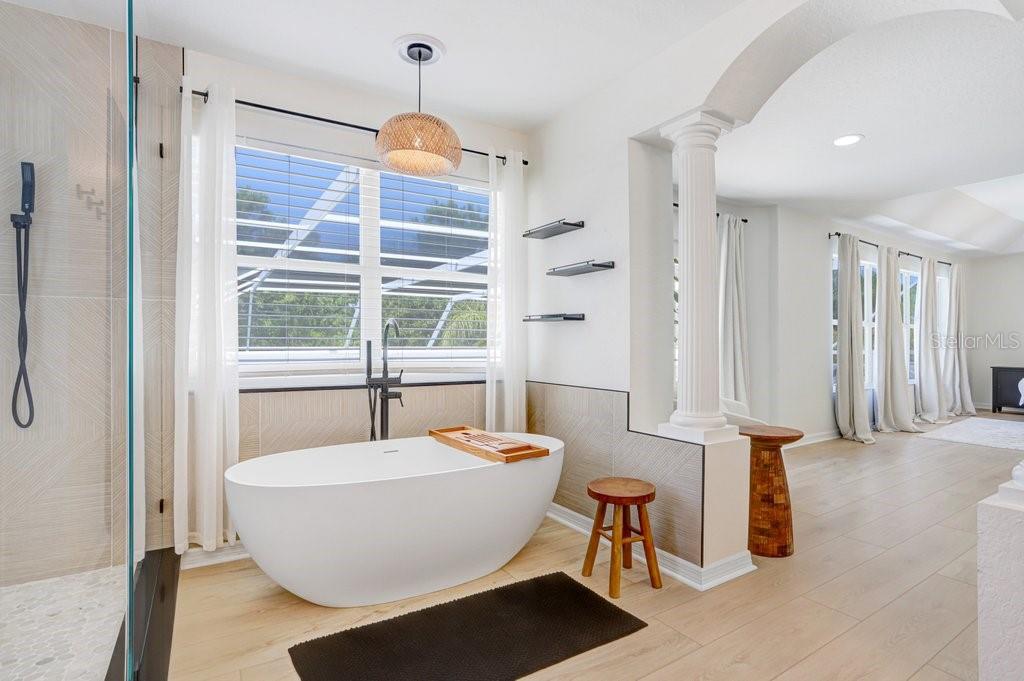 18124 COURTNEY BREEZE DR, TAMPA, FL, 33647