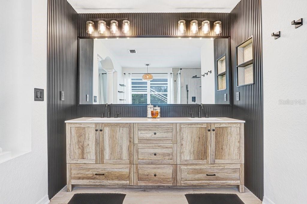 18124 COURTNEY BREEZE DR, TAMPA, FL, 33647