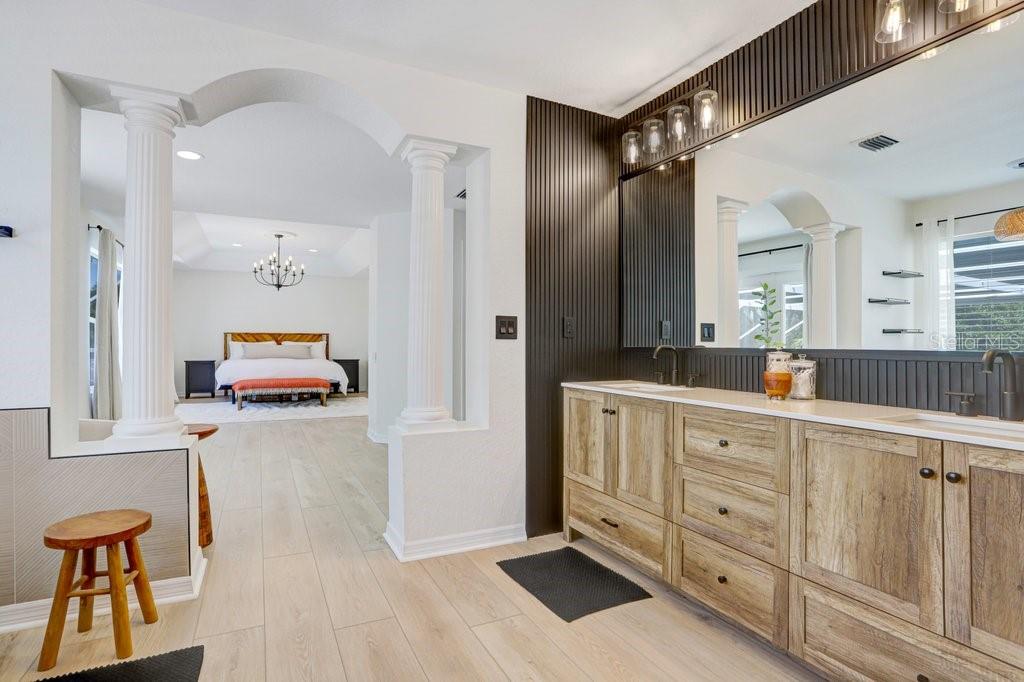 18124 COURTNEY BREEZE DR, TAMPA, FL, 33647