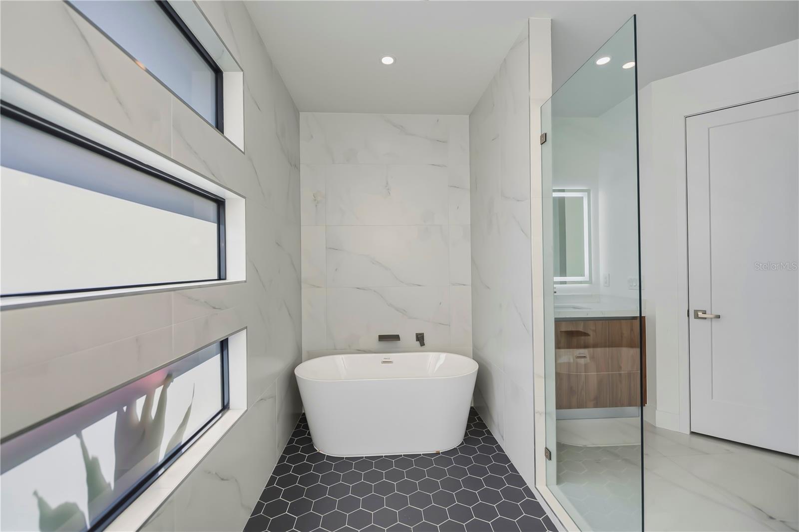 9493 ST PAUL DR, PORT CHARLOTTE, FL, 33981