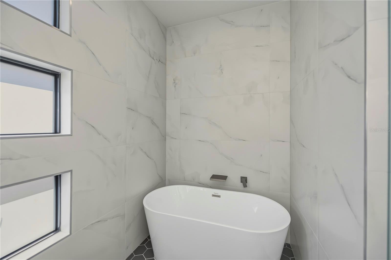 9493 ST PAUL DR, PORT CHARLOTTE, FL, 33981