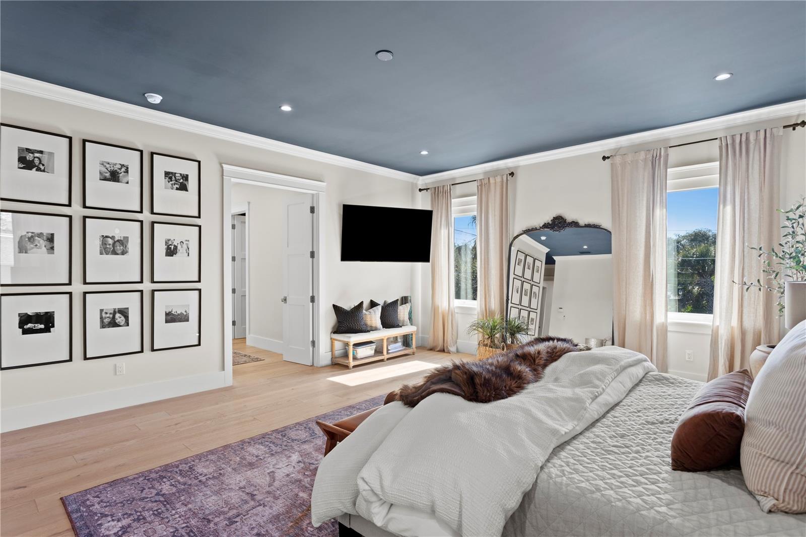 2402 W PARKLAND BLVD, TAMPA, FL, 33609