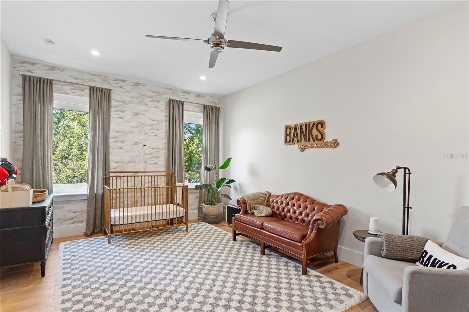 2402 W PARKLAND BLVD, TAMPA, FL, 33609