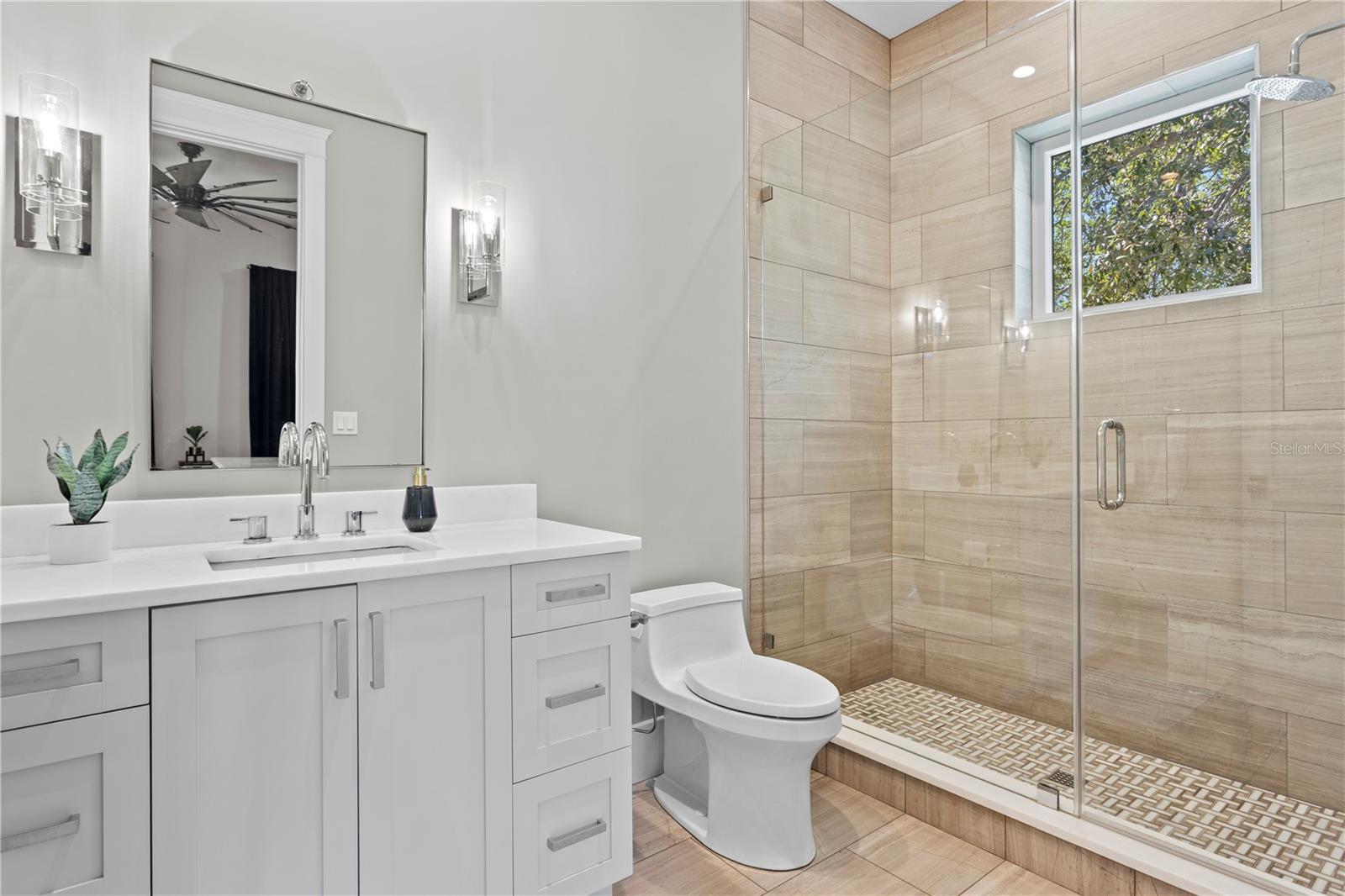 2402 W PARKLAND BLVD, TAMPA, FL, 33609