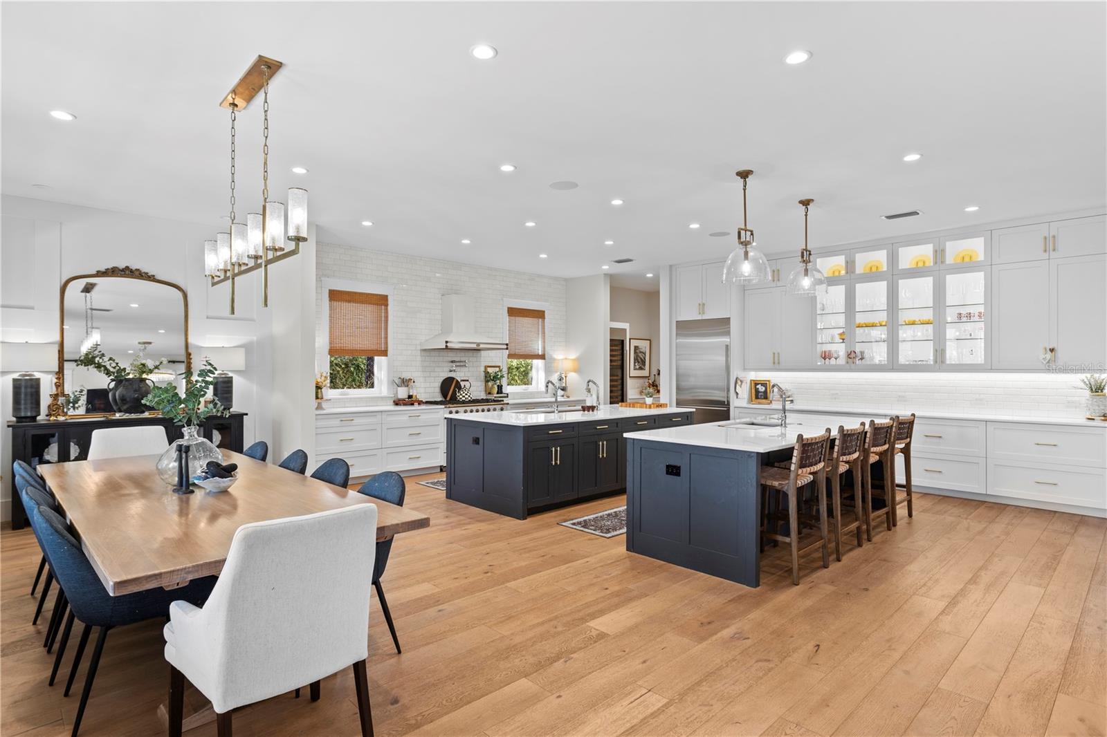 2402 W PARKLAND BLVD, TAMPA, FL, 33609