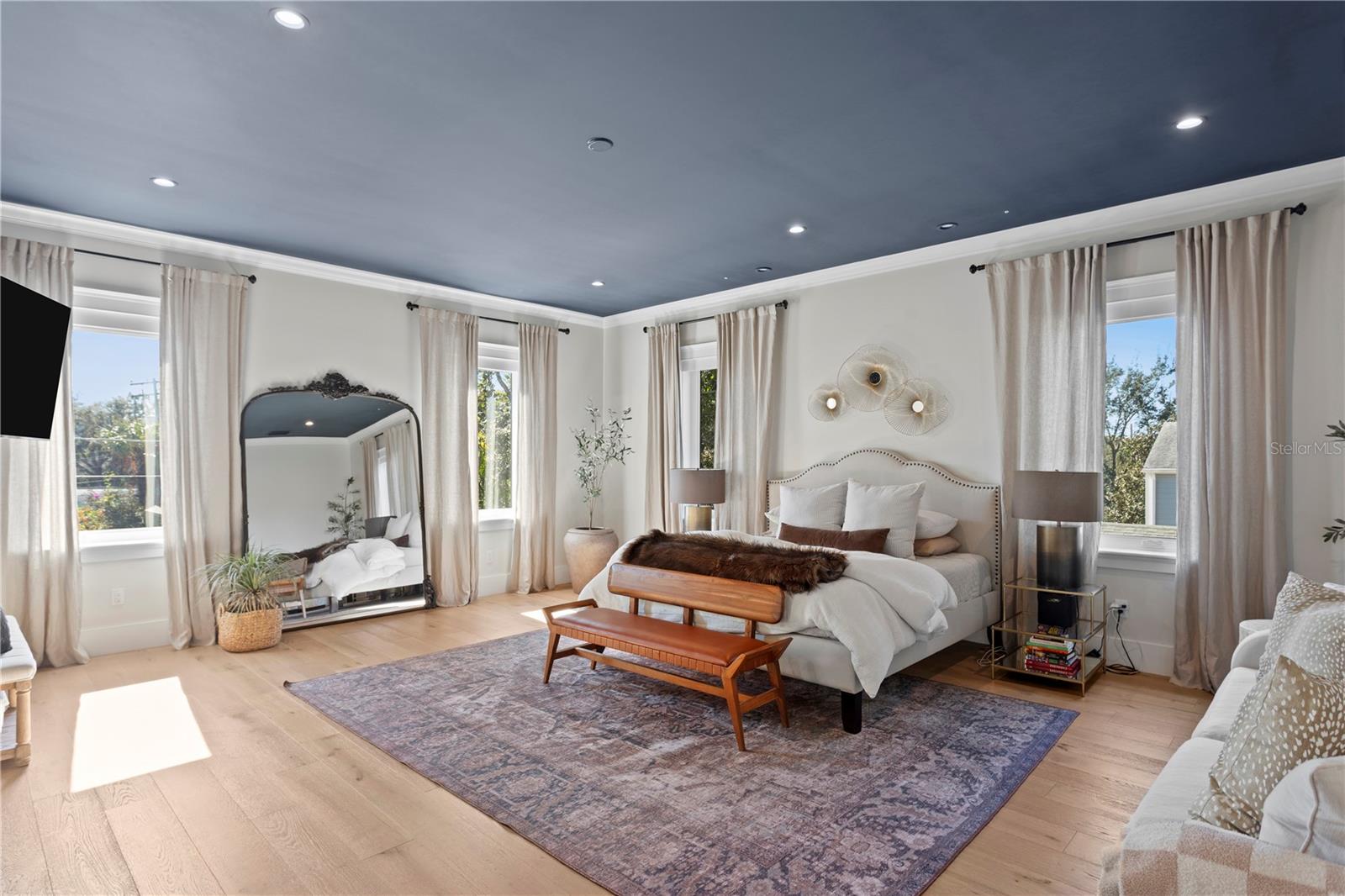 2402 W PARKLAND BLVD, TAMPA, FL, 33609