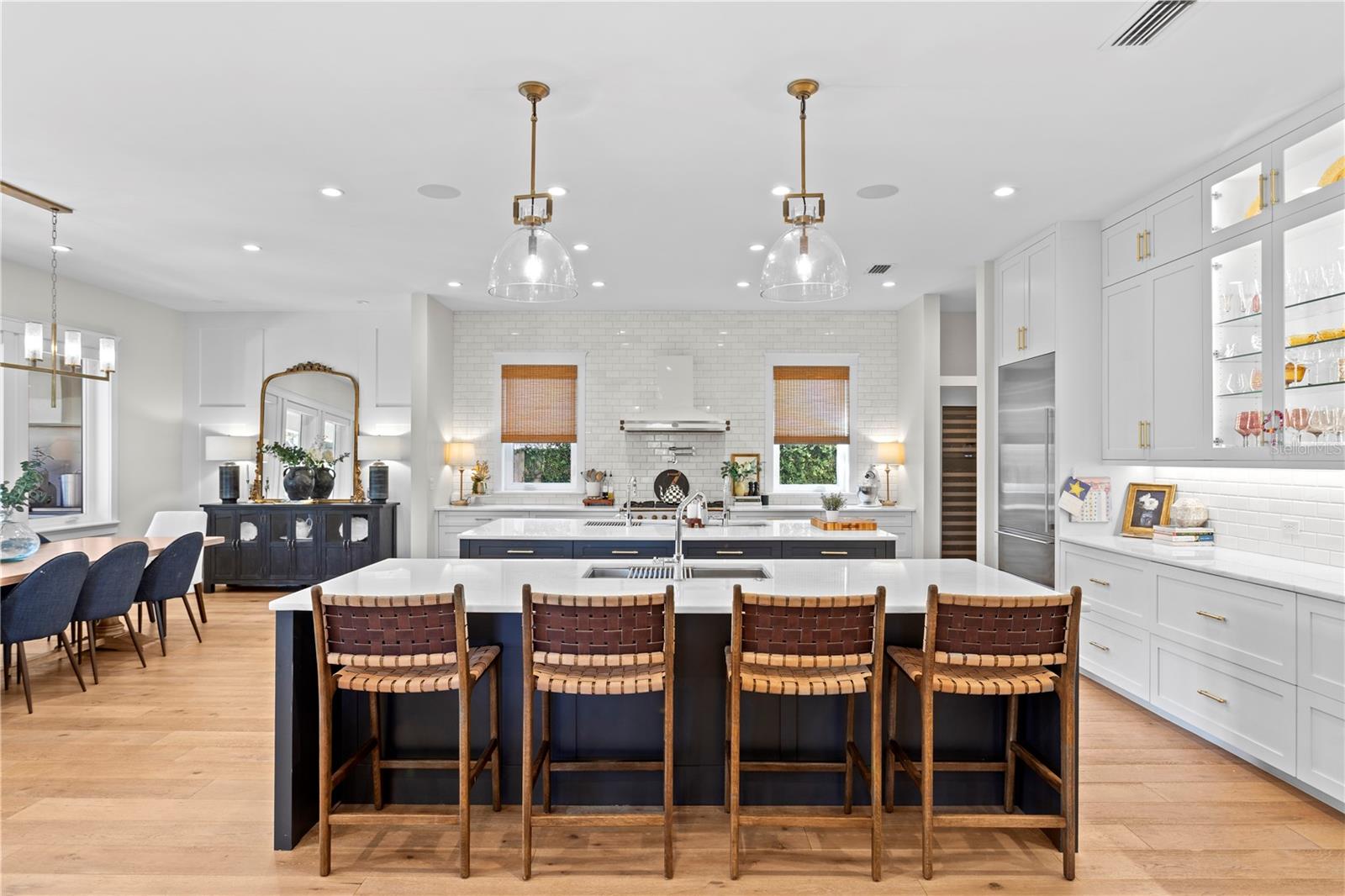 2402 W PARKLAND BLVD, TAMPA, FL, 33609