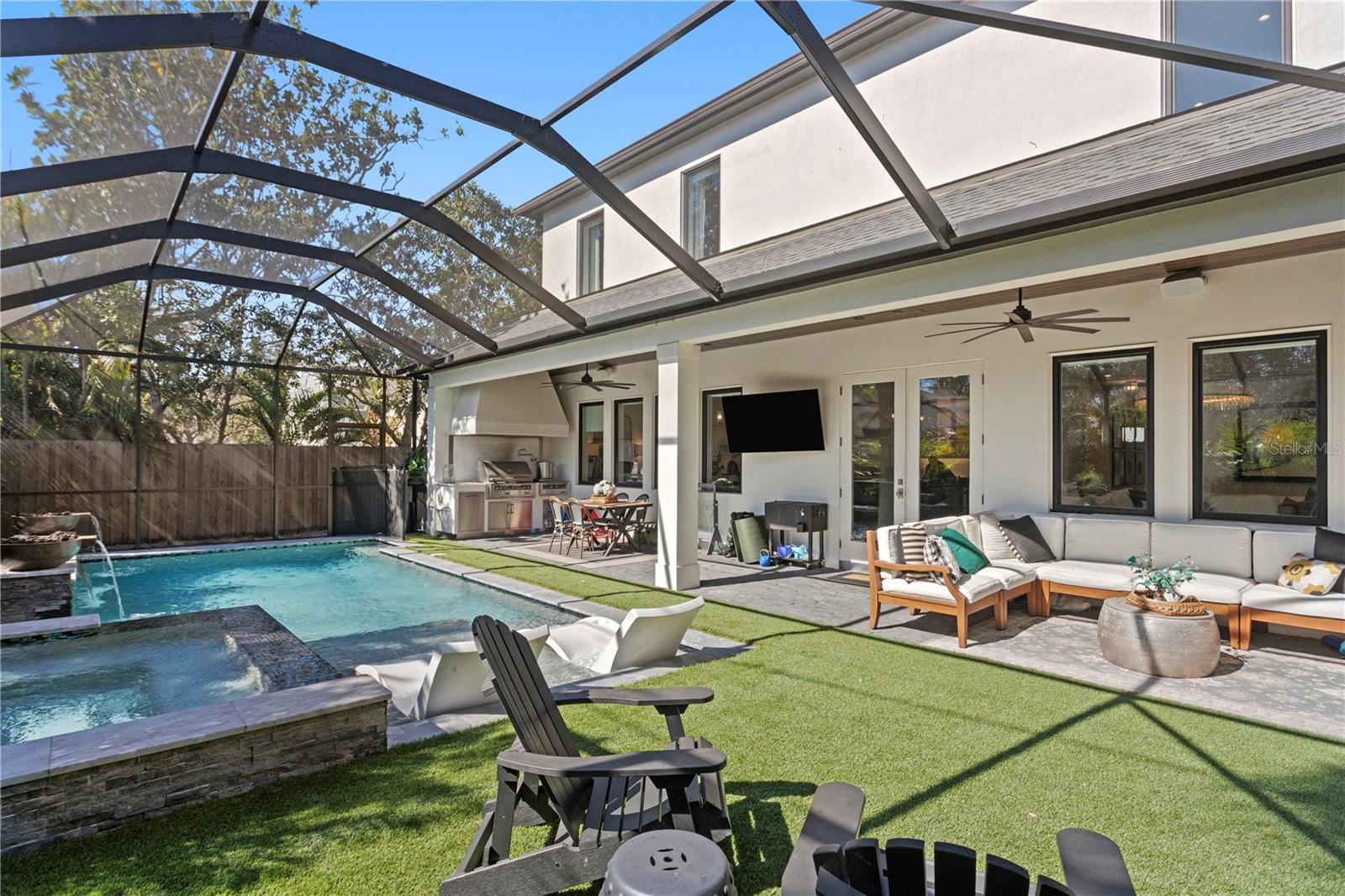 2402 W PARKLAND BLVD, TAMPA, FL, 33609