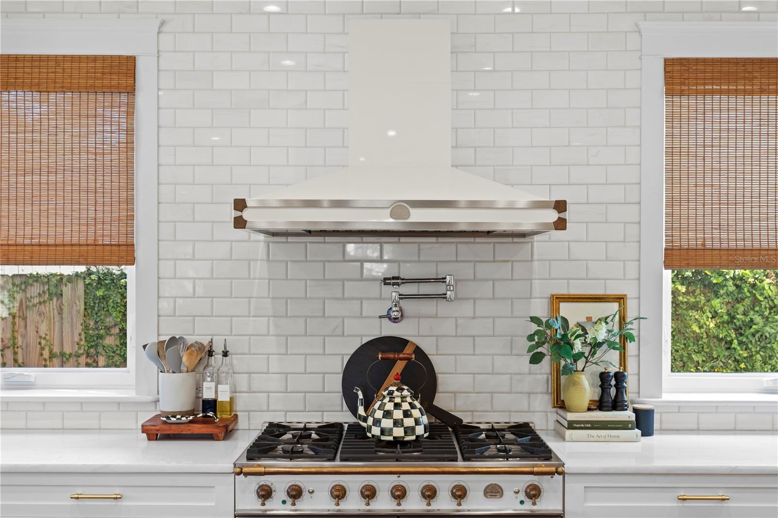 2402 W PARKLAND BLVD, TAMPA, FL, 33609