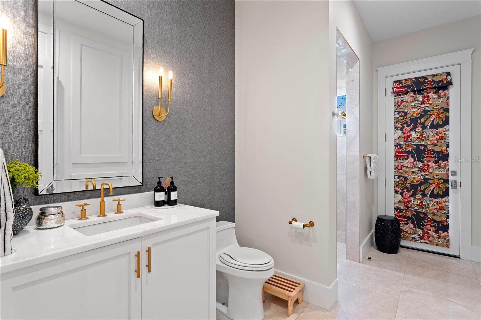 2402 W PARKLAND BLVD, TAMPA, FL, 33609