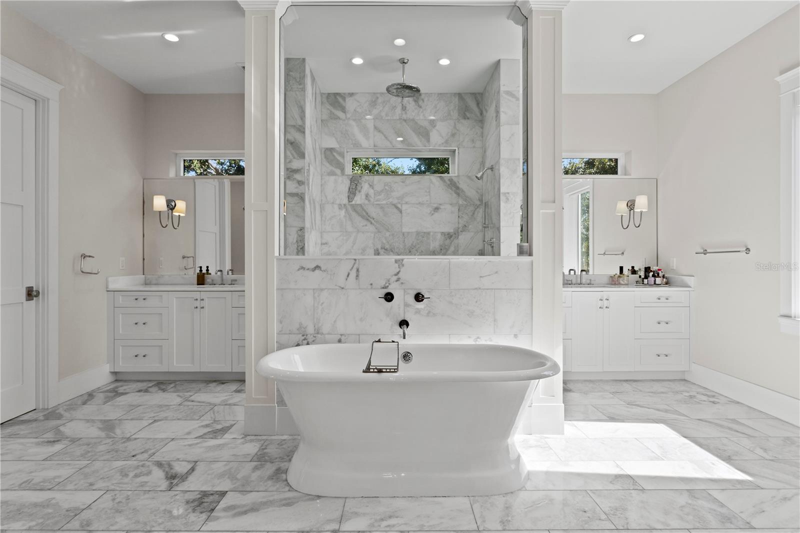 2402 W PARKLAND BLVD, TAMPA, FL, 33609