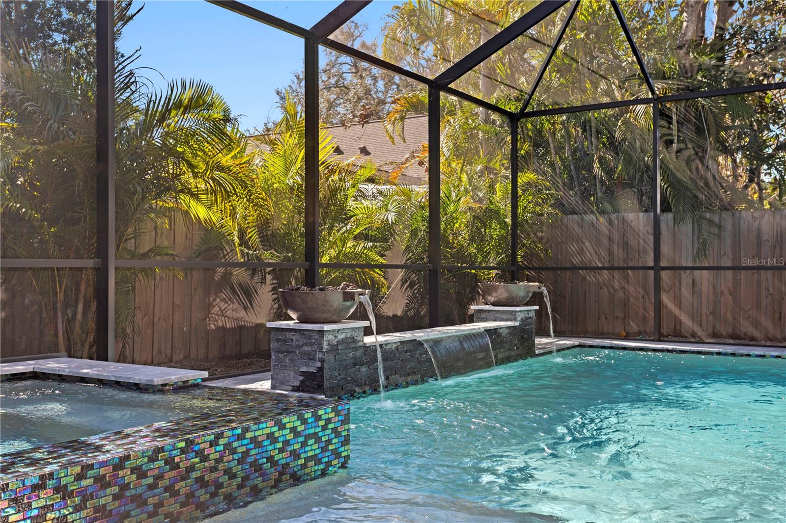 2402 W PARKLAND BLVD, TAMPA, FL, 33609