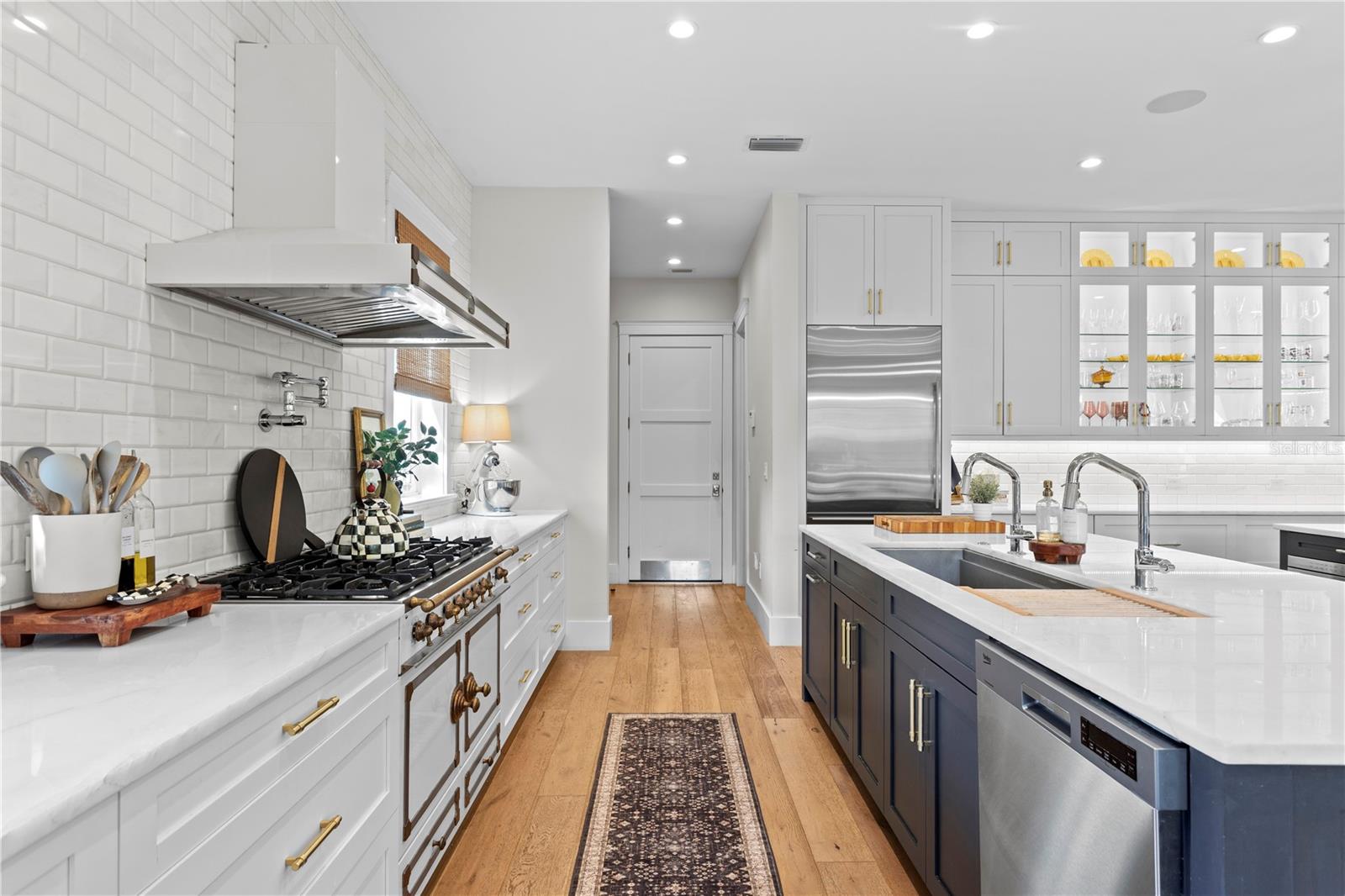 2402 W PARKLAND BLVD, TAMPA, FL, 33609