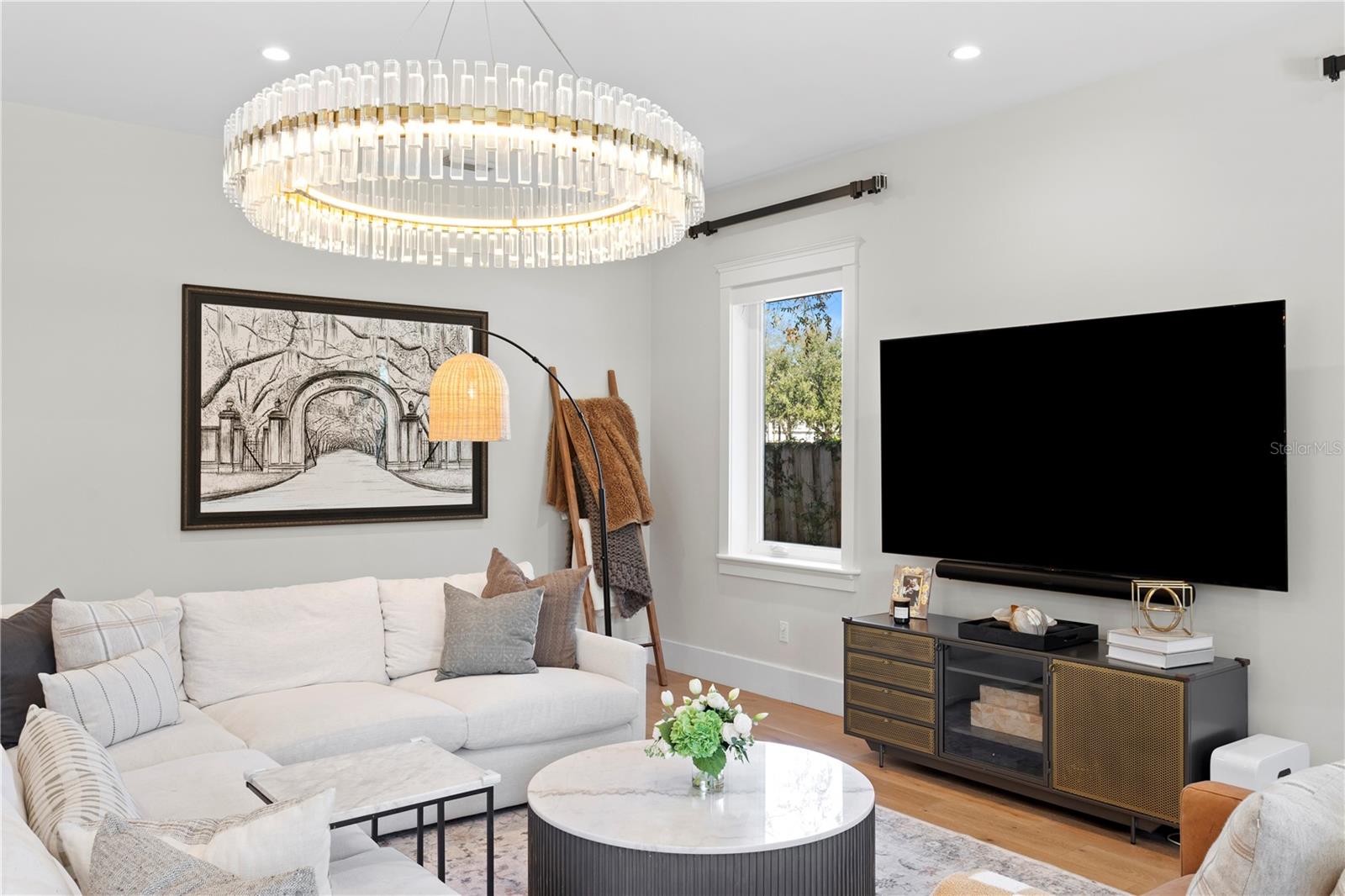 2402 W PARKLAND BLVD, TAMPA, FL, 33609