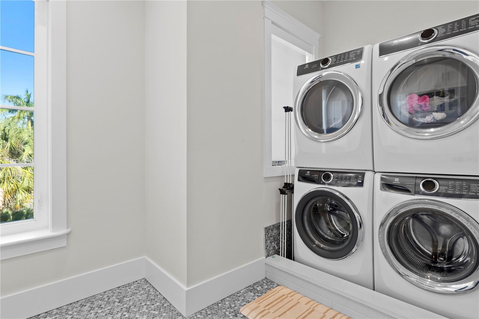 2402 W PARKLAND BLVD, TAMPA, FL, 33609