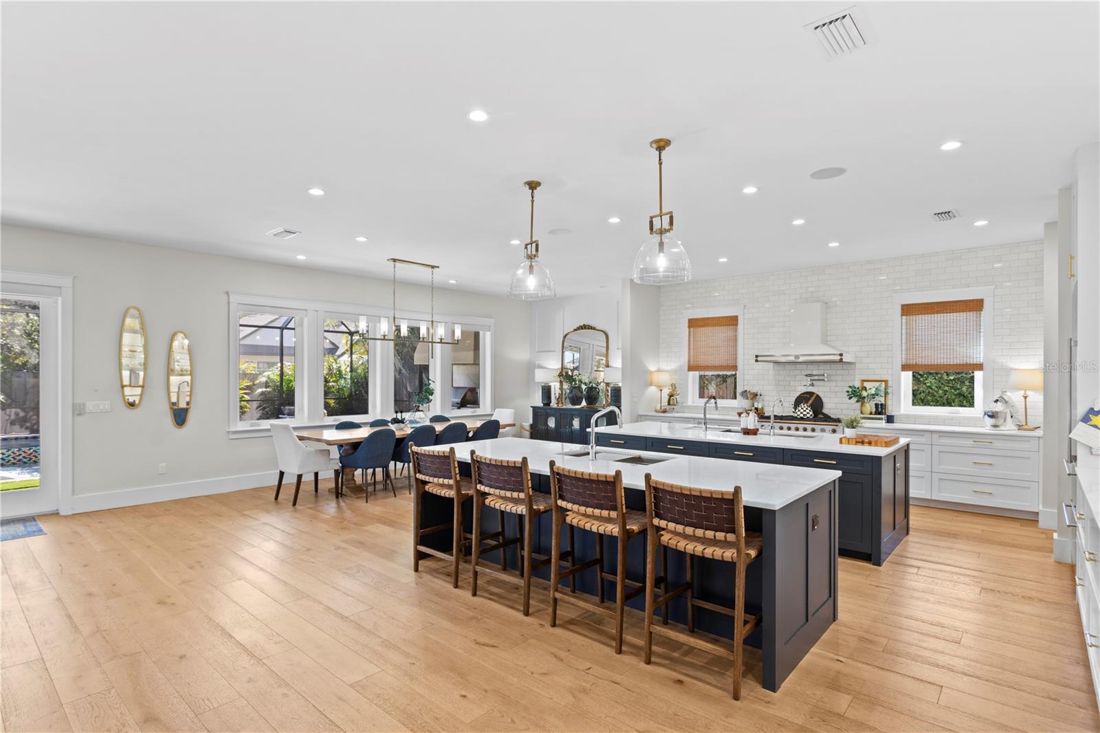 2402 W PARKLAND BLVD, TAMPA, FL, 33609