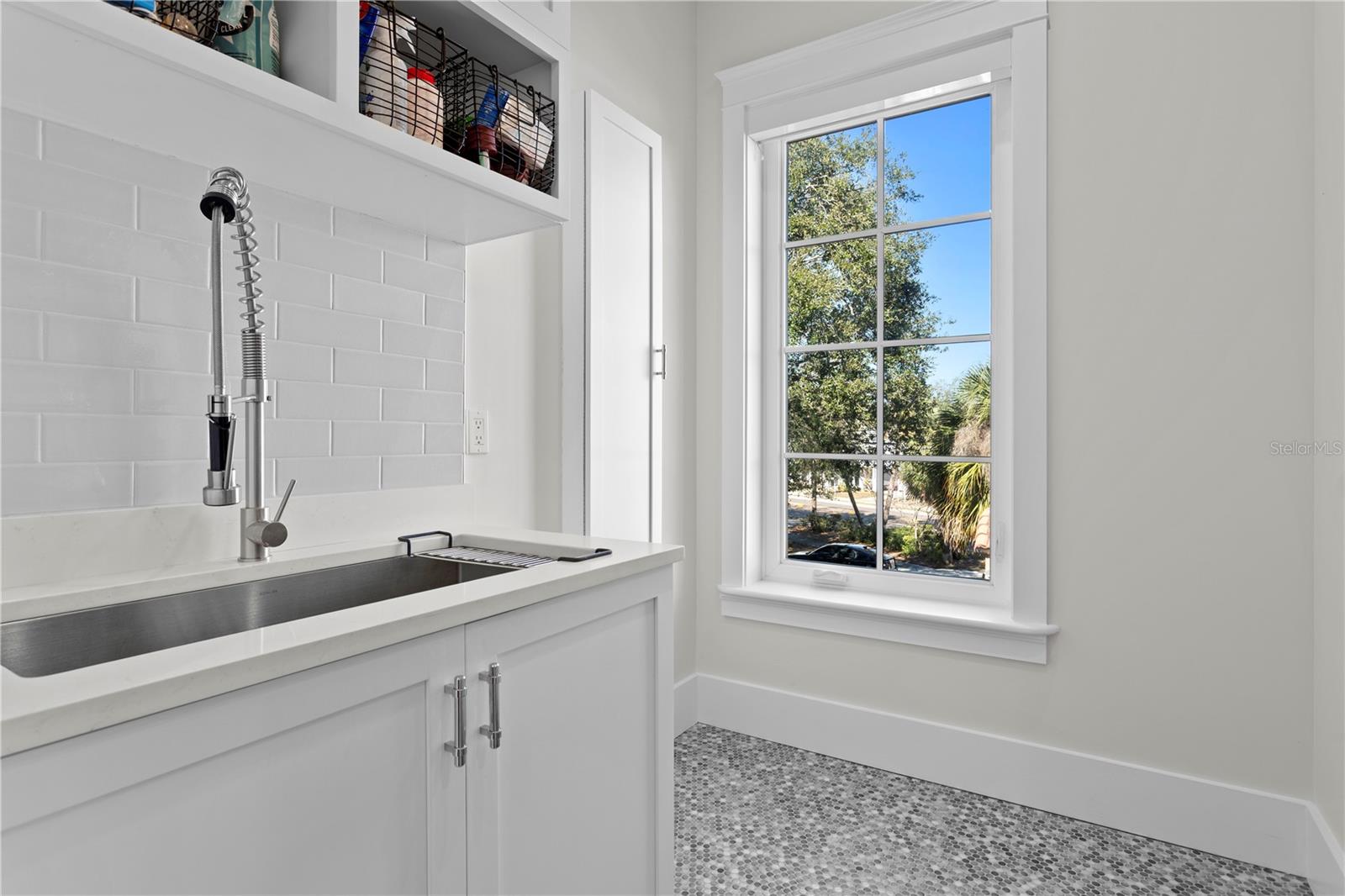 2402 W PARKLAND BLVD, TAMPA, FL, 33609