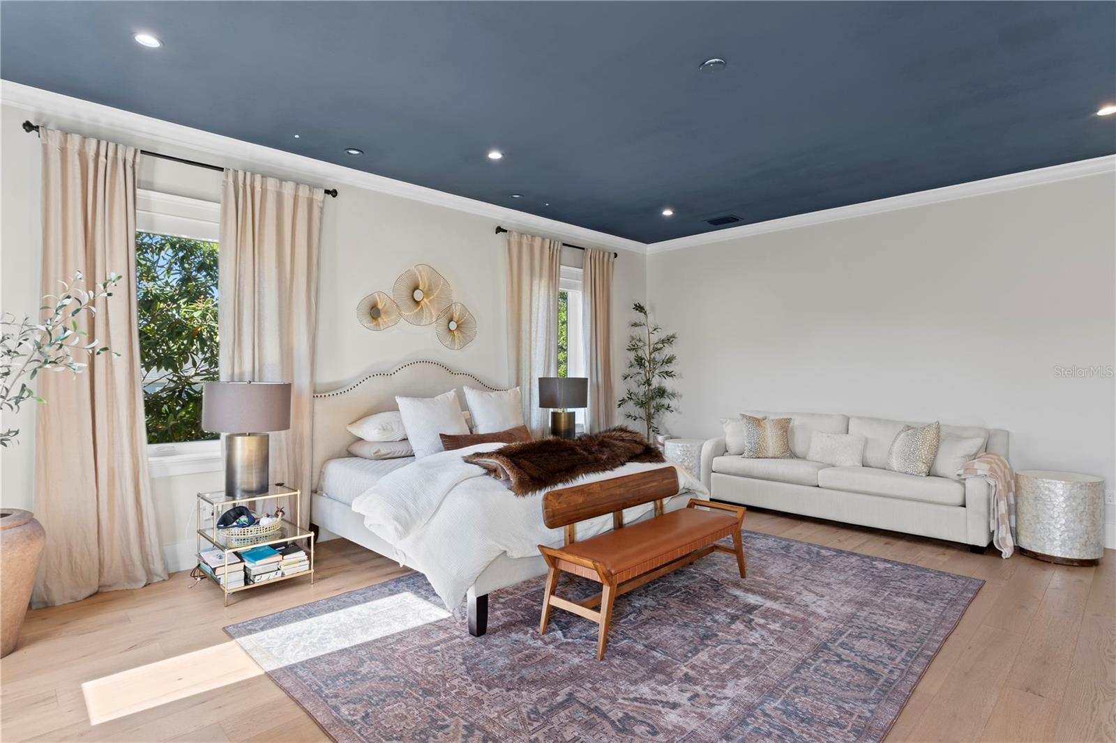 2402 W PARKLAND BLVD, TAMPA, FL, 33609