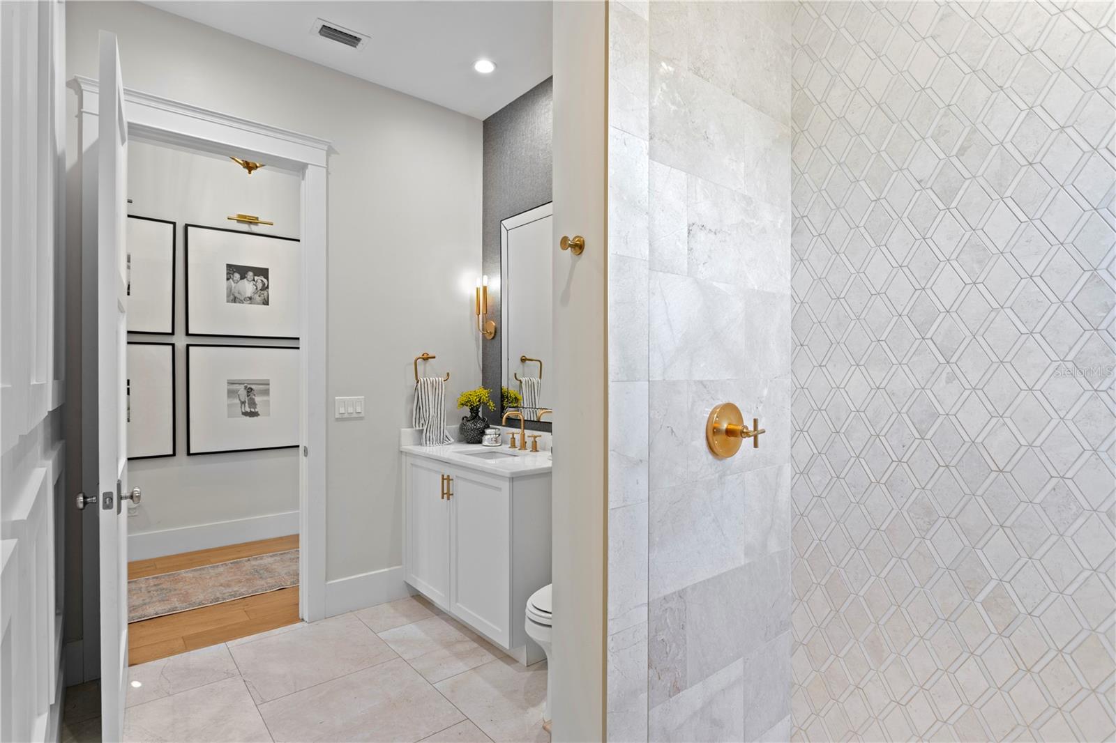 2402 W PARKLAND BLVD, TAMPA, FL, 33609