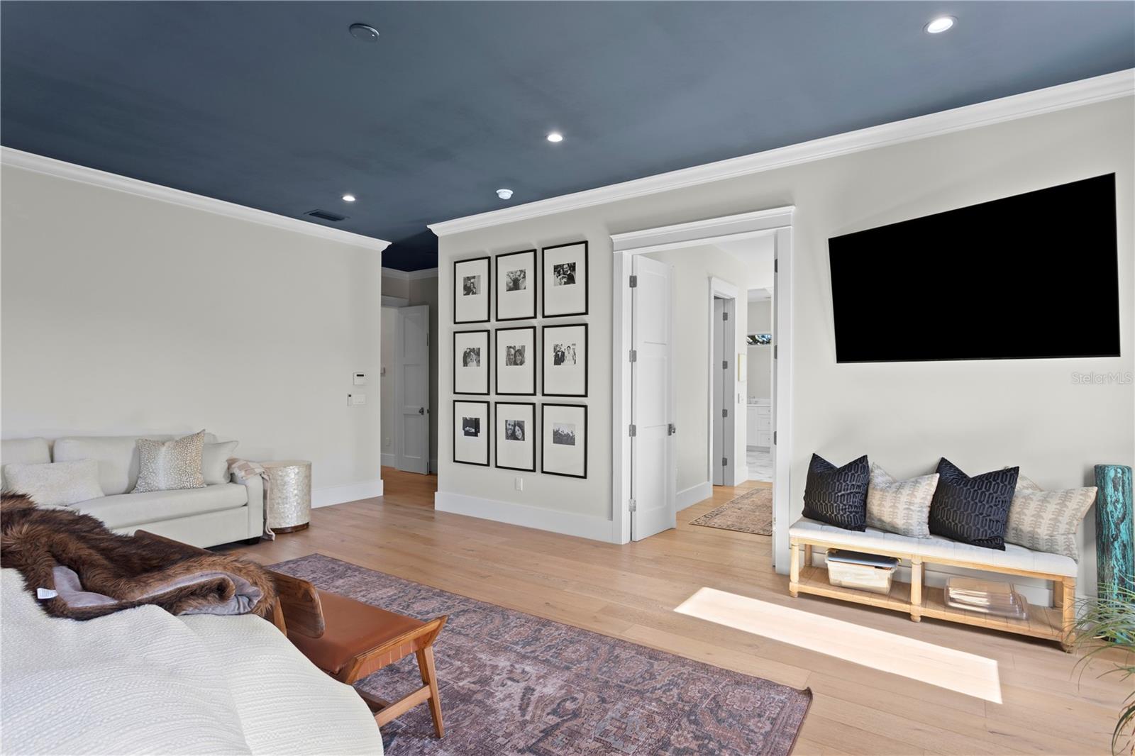 2402 W PARKLAND BLVD, TAMPA, FL, 33609