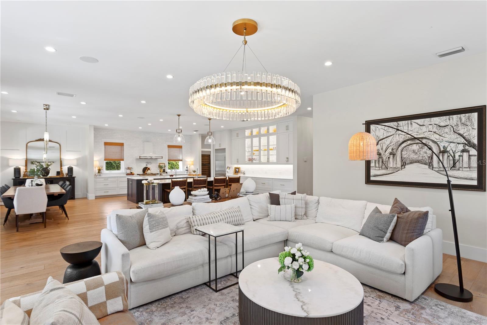 2402 W PARKLAND BLVD, TAMPA, FL, 33609