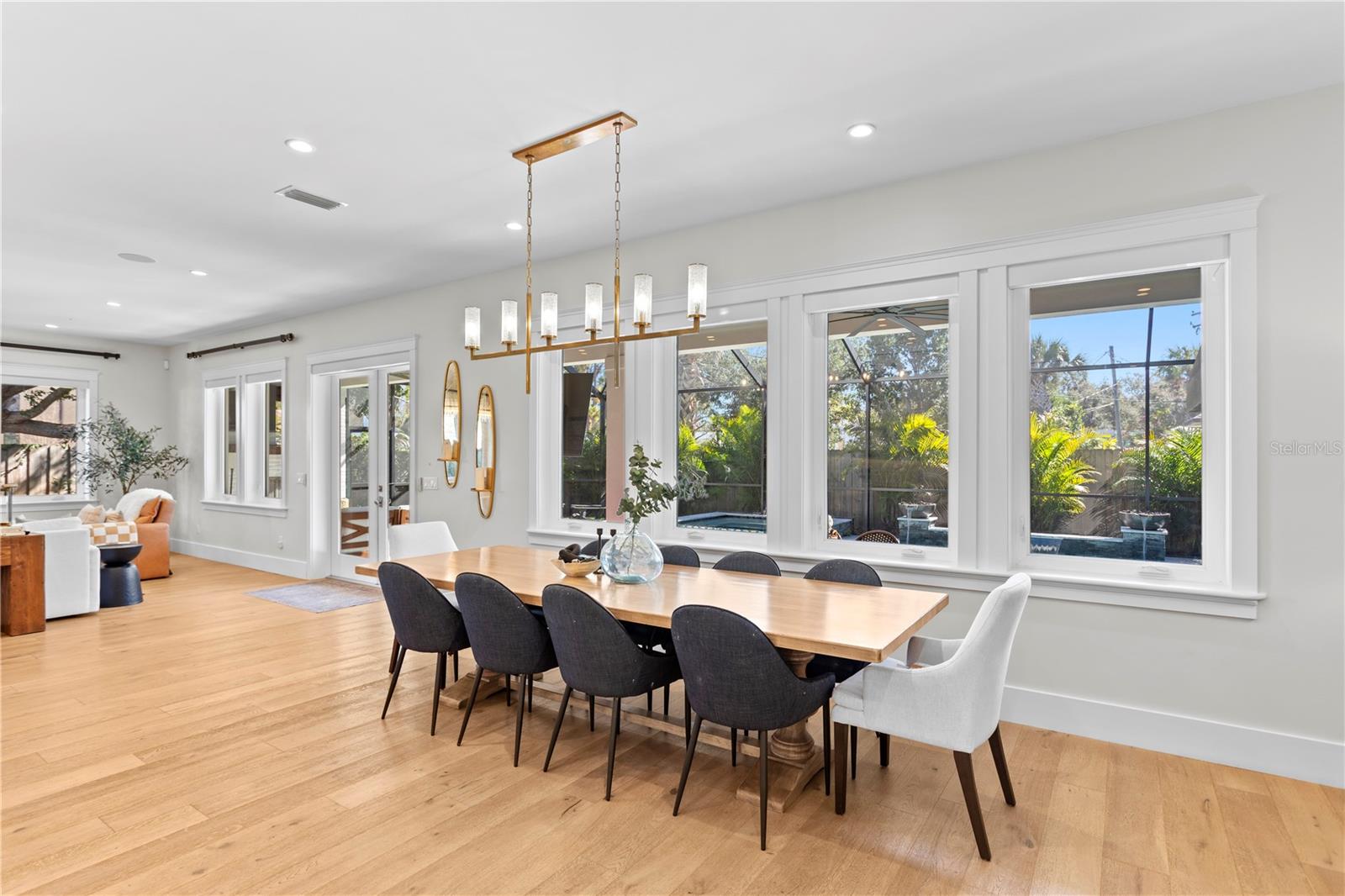 2402 W PARKLAND BLVD, TAMPA, FL, 33609