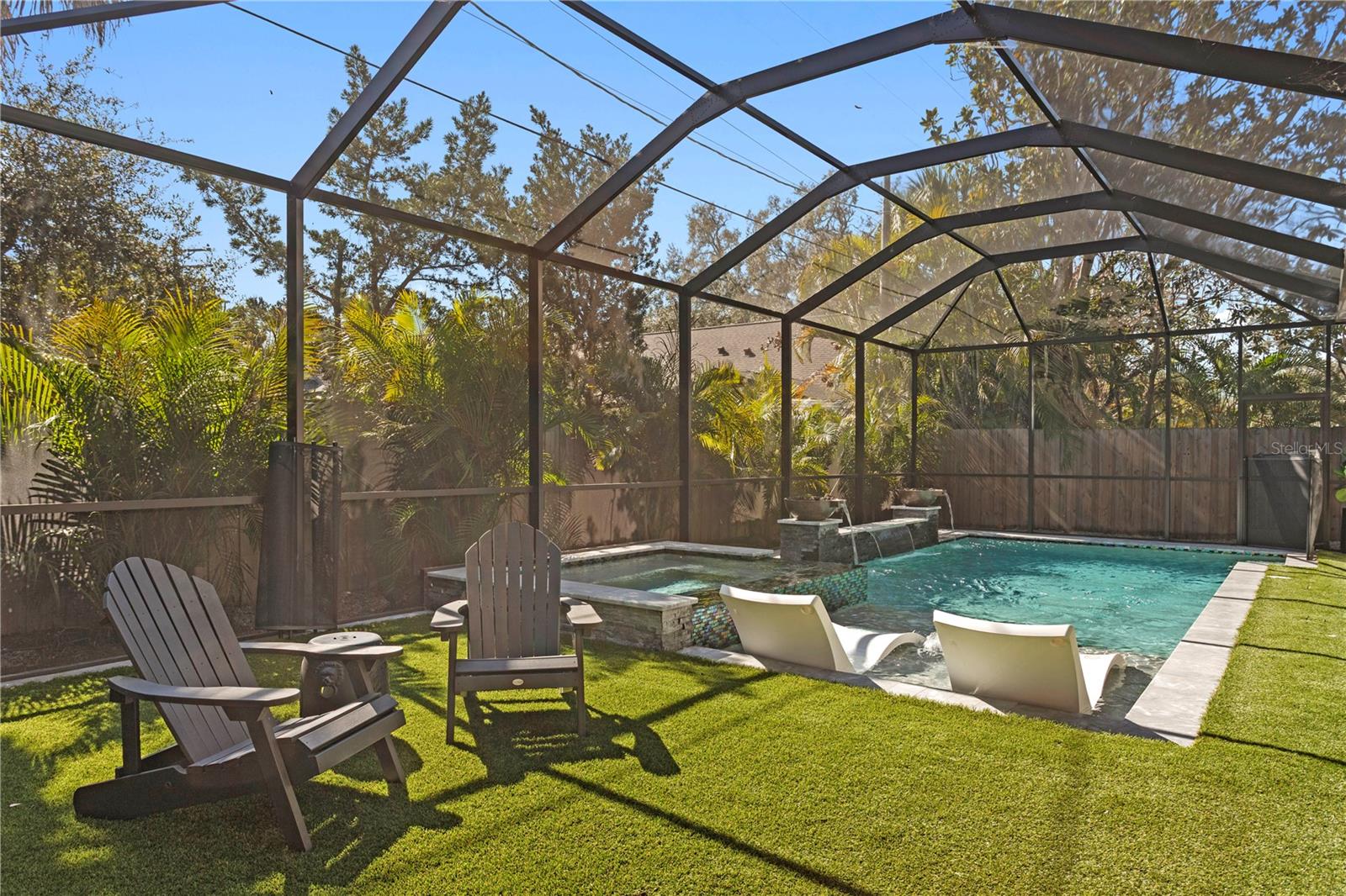 2402 W PARKLAND BLVD, TAMPA, FL, 33609