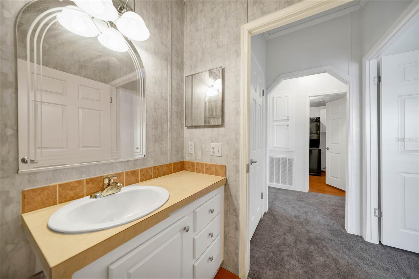 2100 KINGS HWY #206, PORT CHARLOTTE, FL, 33980