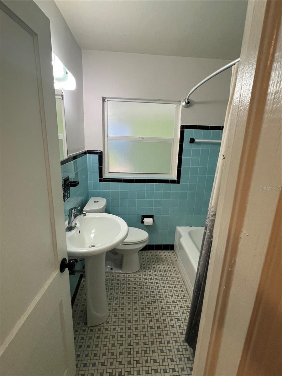 10825 NAVAJO DR, ST PETERSBURG, FL, 33708