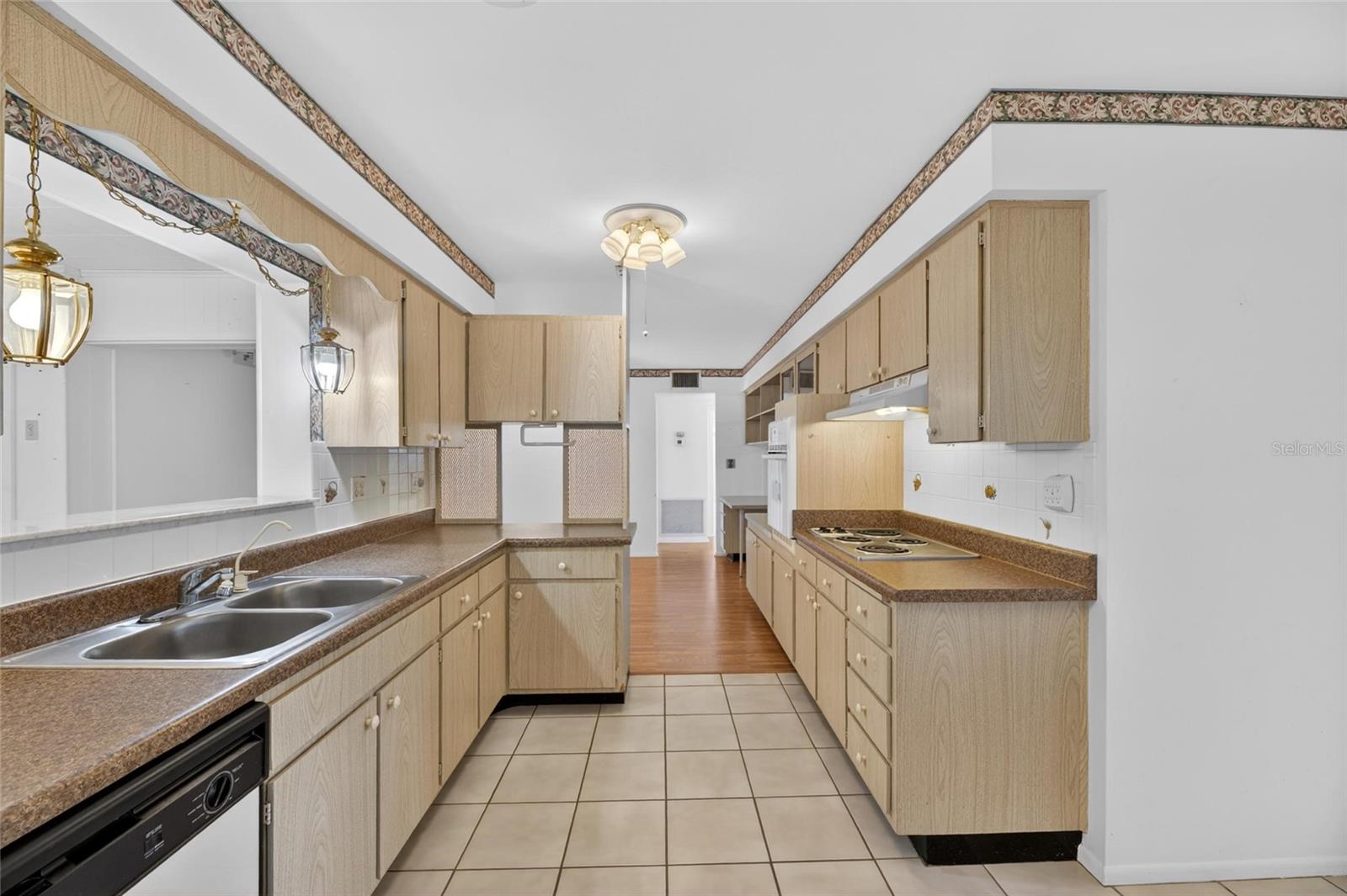 1210 VALLEY FORGE BLVD #9, SUN CITY CENTER, FL, 33573