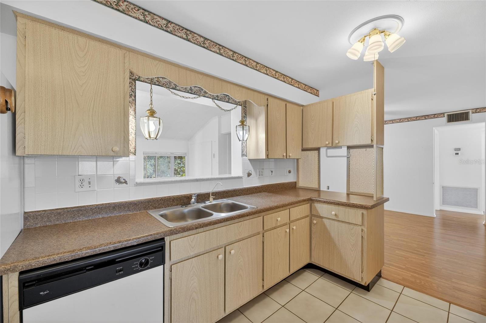 1210 VALLEY FORGE BLVD #9, SUN CITY CENTER, FL, 33573