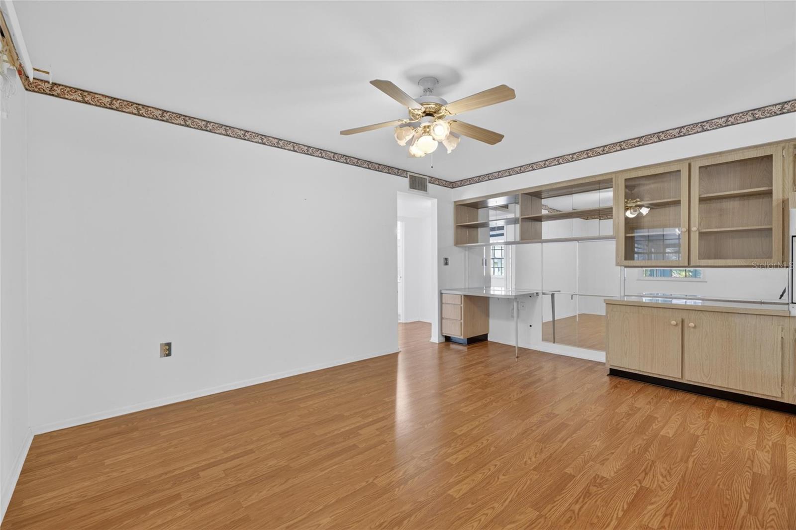 1210 VALLEY FORGE BLVD #9, SUN CITY CENTER, FL, 33573