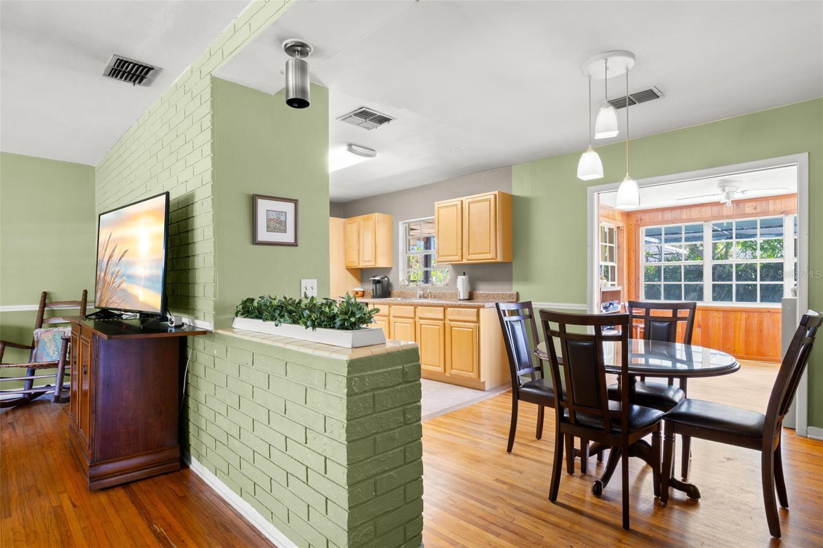 909 WOODLEY RD, CLEARWATER, FL, 33764