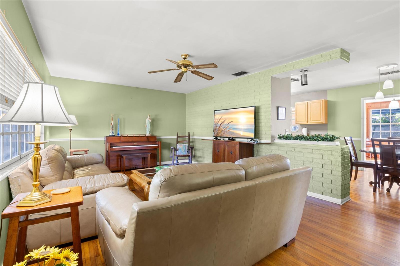 909 WOODLEY RD, CLEARWATER, FL, 33764