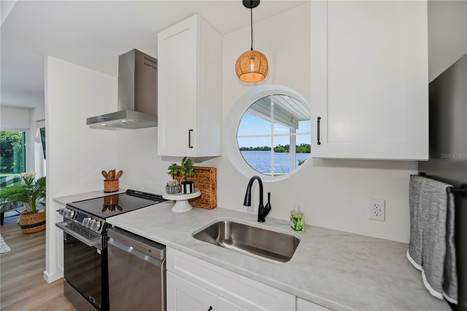 3404 LAKE VIEW BLVD, PORT CHARLOTTE, FL, 33948