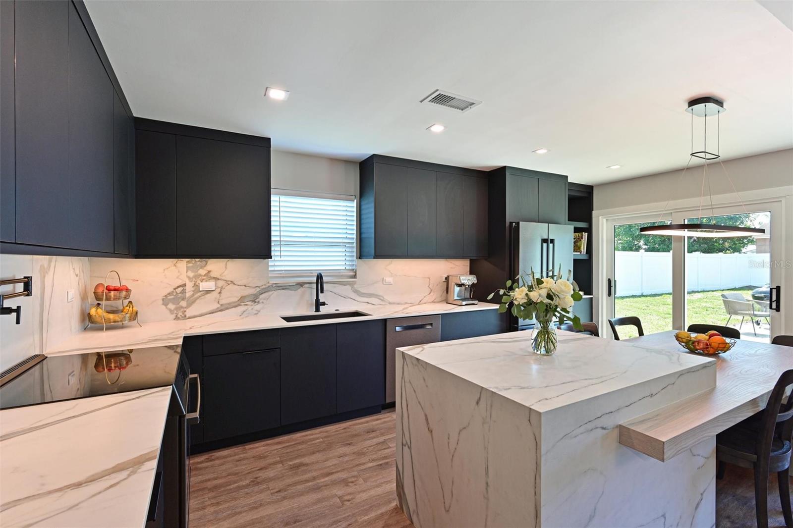 910 PLUM TREE LN, SARASOTA, FL, 34243