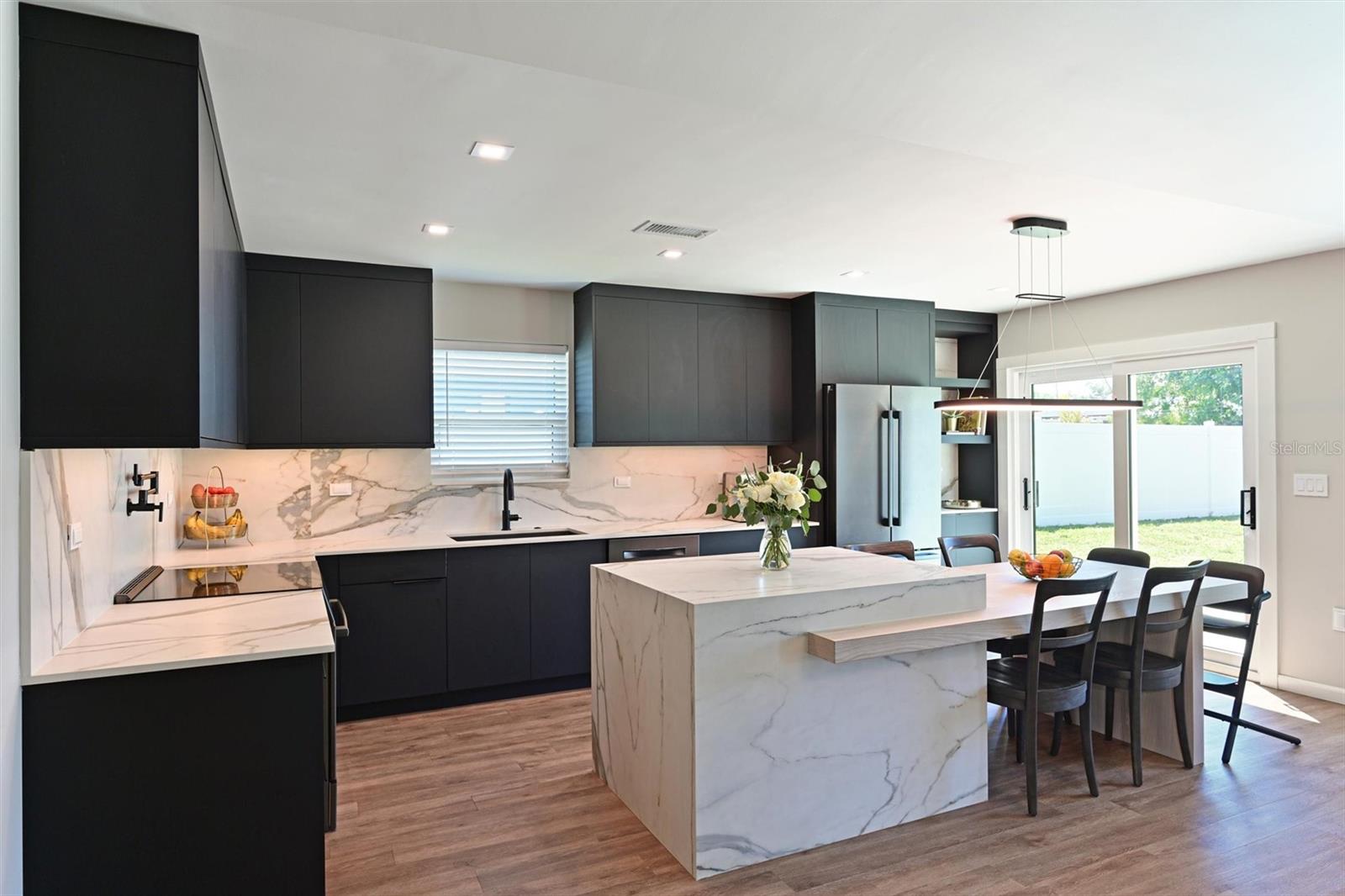 910 PLUM TREE LN, SARASOTA, FL, 34243