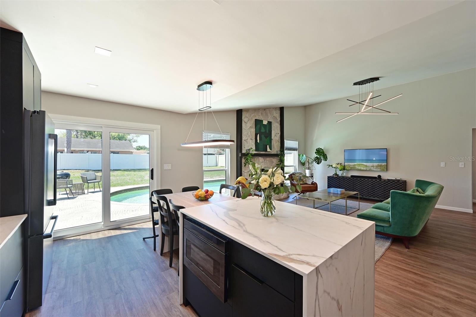 910 PLUM TREE LN, SARASOTA, FL, 34243