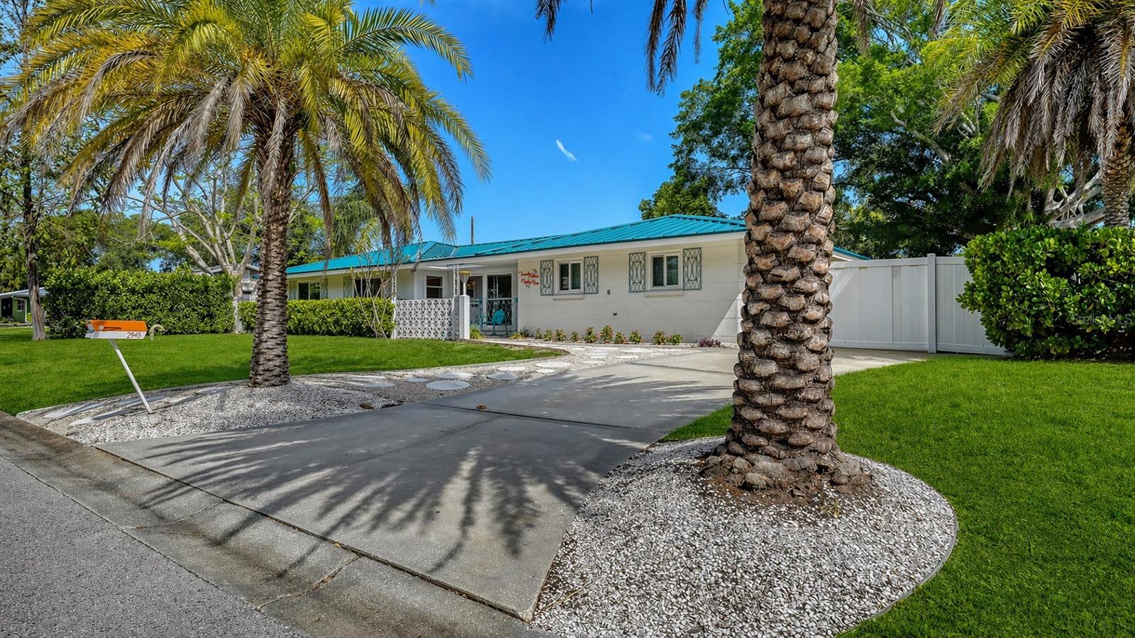 2945 UPPER TANGELO DR, SARASOTA, FL, 34239