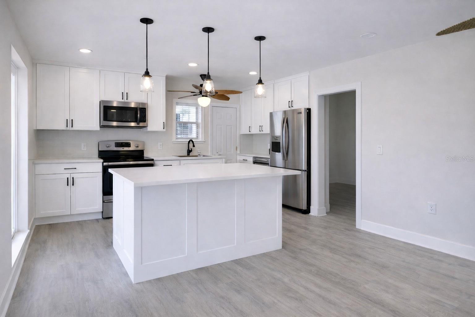 664 MANDALAY AVE, CLEARWATER BEACH, FL, 33767