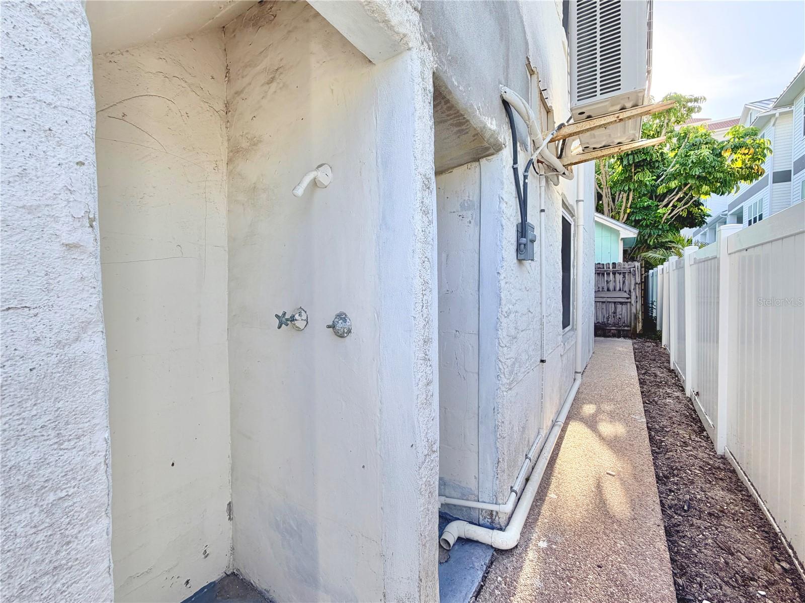 664 MANDALAY AVE, CLEARWATER BEACH, FL, 33767