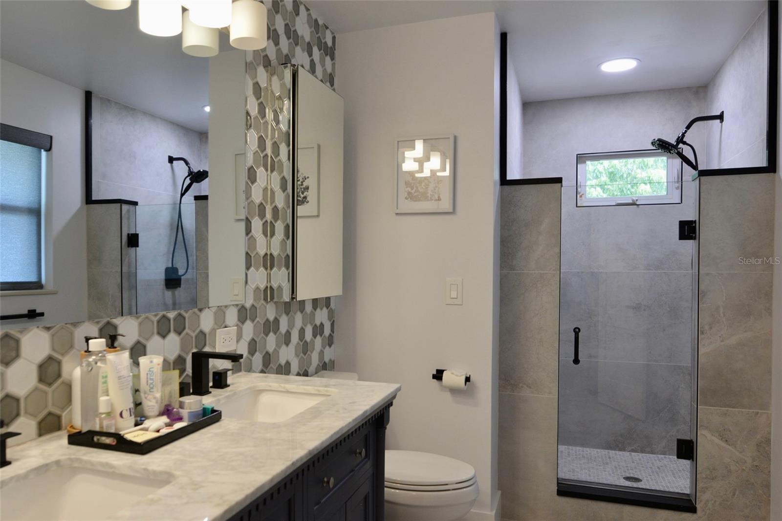 18220 ELMWOOD DR, ALVA, FL, 33920