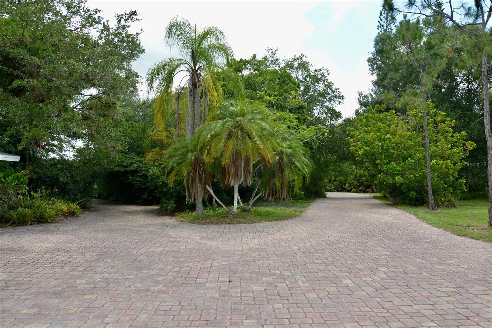 18220 ELMWOOD DR, ALVA, FL, 33920